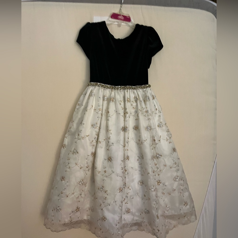 Holiday dress, size 6